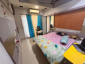 Team Area in 3 BHK Apartment at Everest World Solitare, Kolshet Road – for Rent