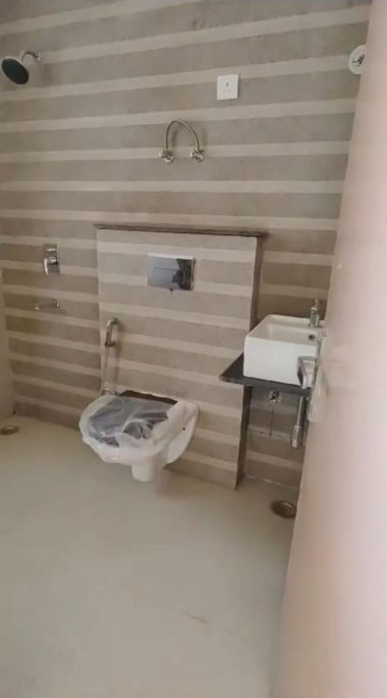 Bathroom, emaar-emerald-hills-phase-2 Studio 225 Sq.Ft. Apartment In Sector 65 Gurgaon 10387436