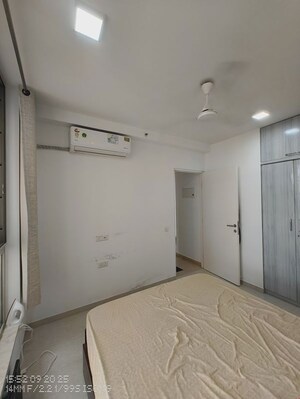 Room in 1 BHK Apartment at Hiranandani Estate Solitaire C, Ghodbunder Road – for Rent