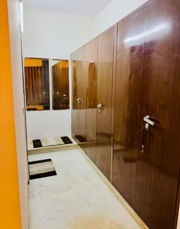Bathroom, indira colony 2 3 Bedroom 1650 Sq.Ft. Builder Floor In Indira Colony 2 Gurgaon 10387505