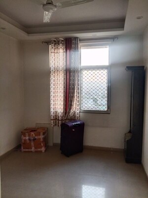 Room in 2.5 BHK Apartment at Sector 16c Greater Noida – for Sale