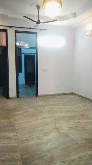 Room in 3 BHK Builder Floor at Vaishali Media Apartment, Vaishali Sector 5 – for Rent