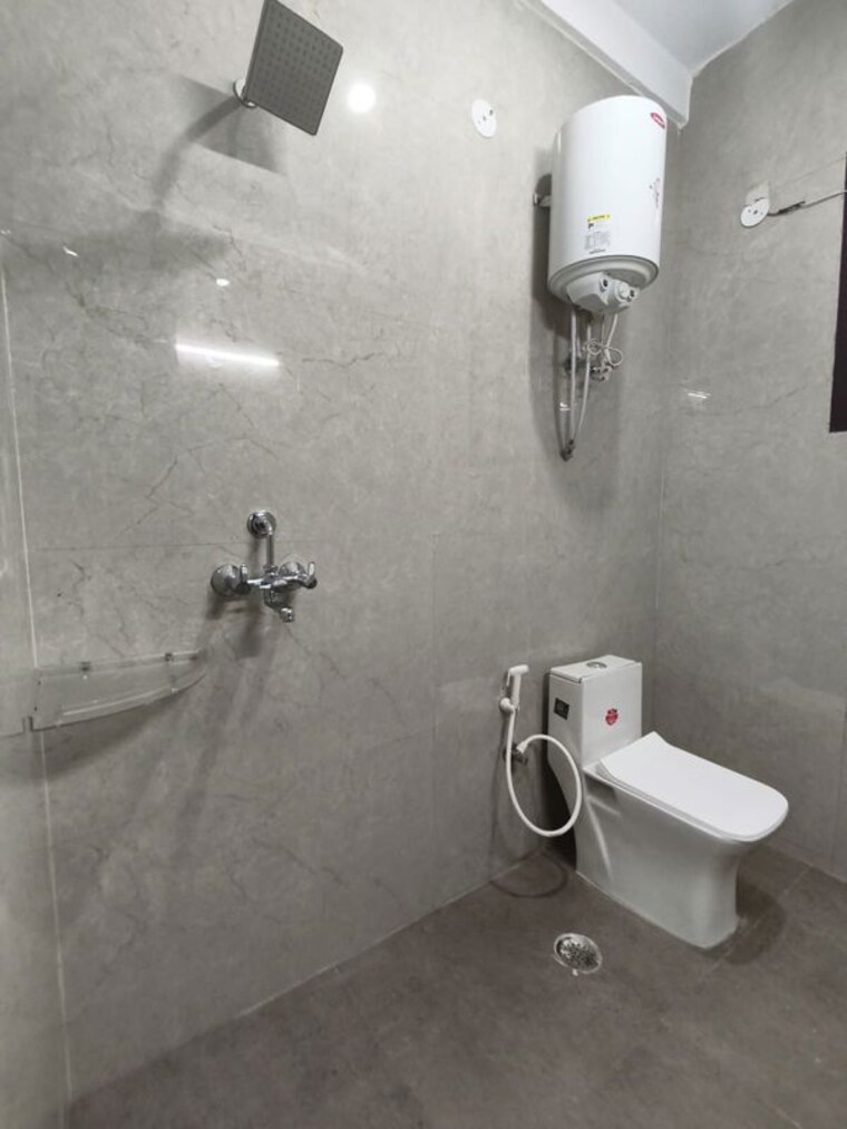 Bathroom, mayfield garden 2 Bedroom 1250 Sq.Ft. Builder Floor In Mayfield Garden Gurgaon 10387517