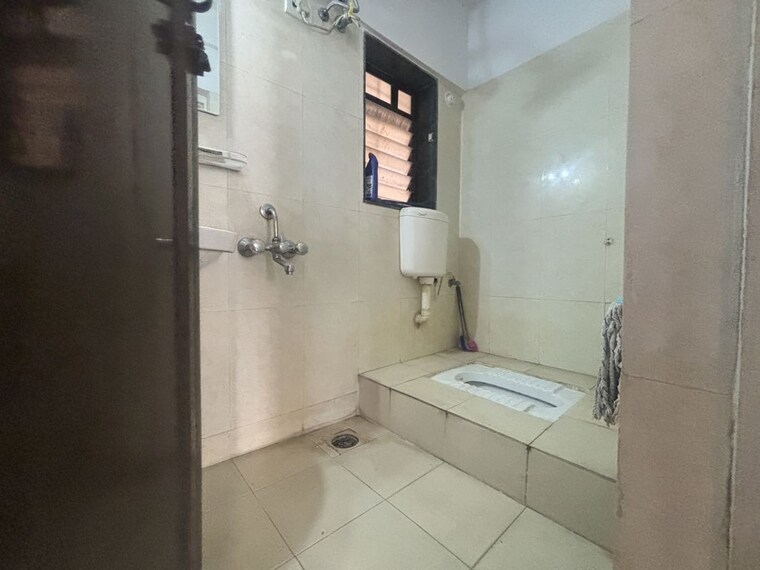 Bathroom, puranik-city 2 Bedroom 700 Sq.Ft. Apartment In Kasarvadavali Thane 10387589