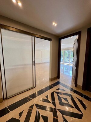 Room in 4 BHK Builder Floor at Dlf Cyber City – for Sale