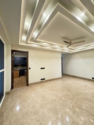 Room in 4 BHK Builder Floor at Dlf Cyber City – for Sale