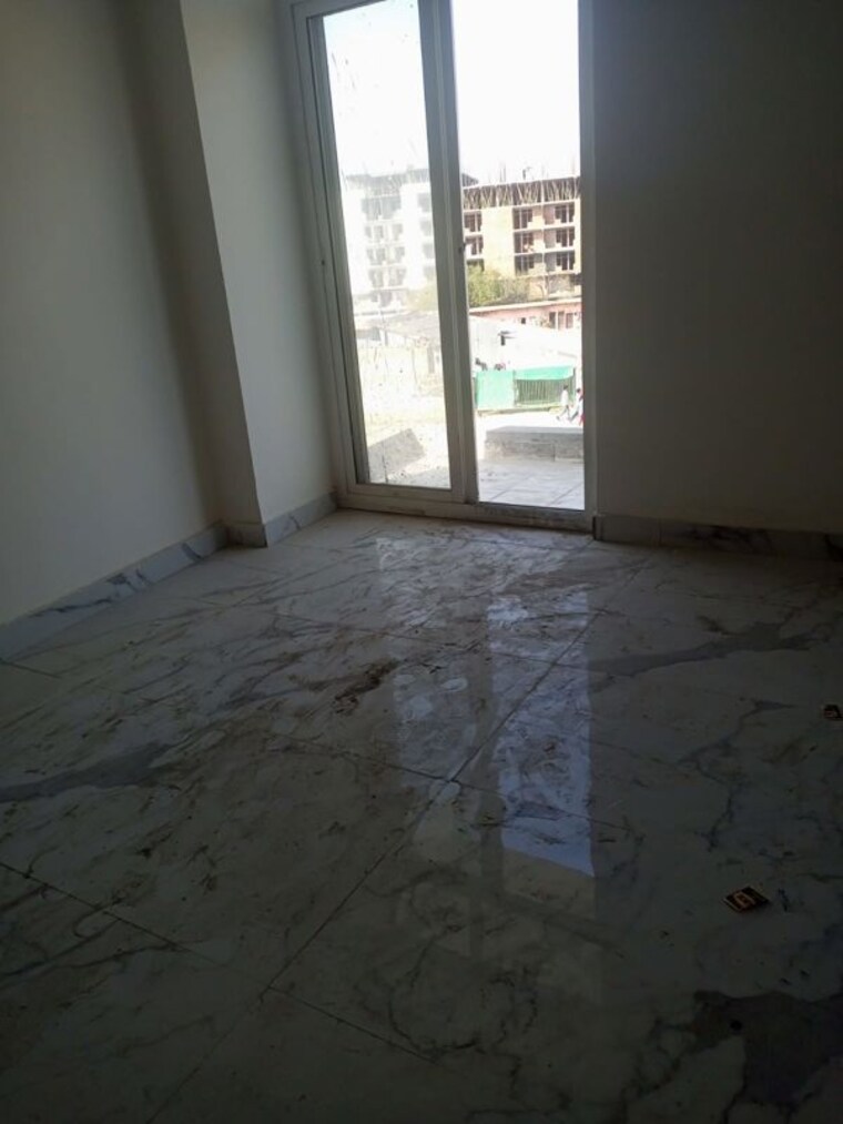Room, srs-apartments 1 Bedroom 700 Sq.Ft. Builder Floor In Sector 73 Noida 10387615