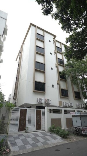  Pg For Rent in Jagnade Chowk
