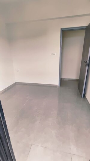 Room in 2 BHK Apartment at Damji Shamji Mahavir Spring Tulip Phase 1, Pokhran Road No Two – for Rent