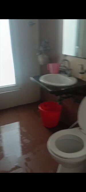 Furnished Amenities in 3 BHK Apartment at Mahagun Moderne, Sector 78 – for Rent