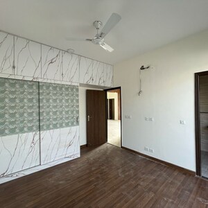 Room in 3 BHK Apartment at BPTP Amstoria Country Floor, Sector 102 – for Rent