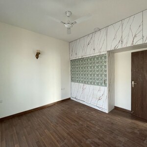 Room in 3 BHK Apartment at BPTP Amstoria Country Floor, Sector 102 – for Rent