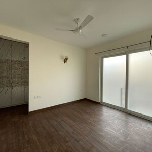 Room in 3 BHK Apartment at BPTP Amstoria Country Floor, Sector 102 – for Rent