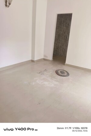 Room in 3 BHK Apartment at Amrapali Silicon City, Sector 76 – for Rent