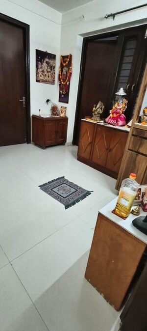 Furnished Amenities in 4 BHK Apartment at Vasant Kunj – for Rent