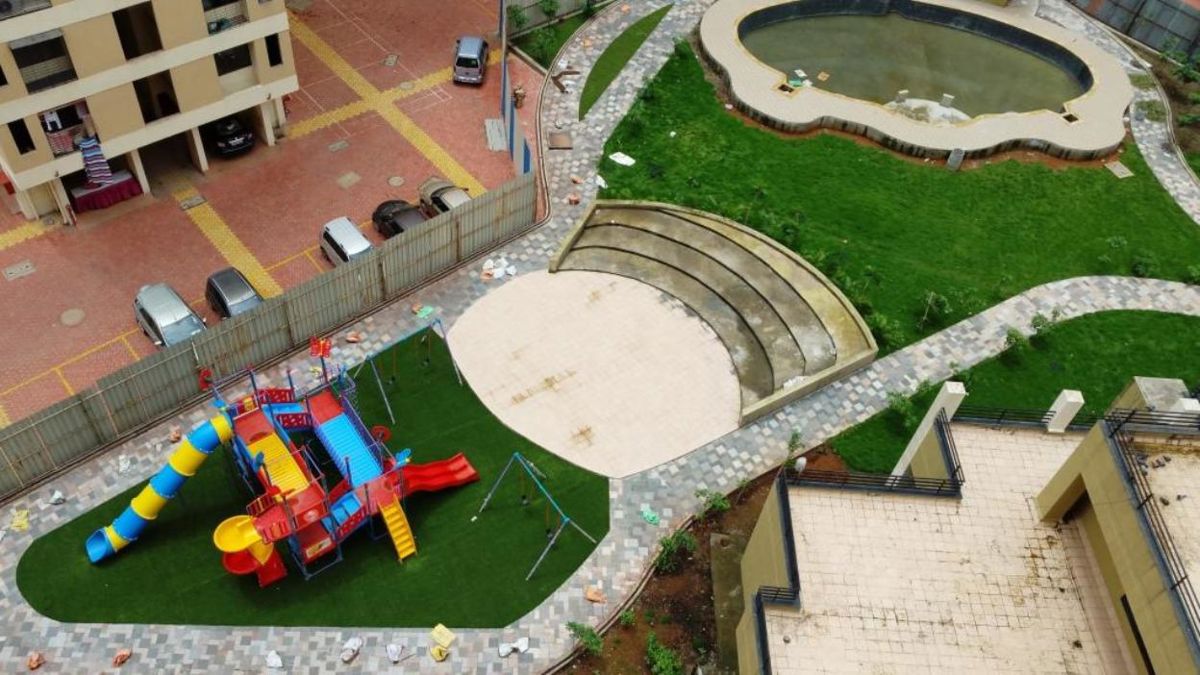 2 BHK 990 Sq.Ft. Apartment in Akruti Hubtown