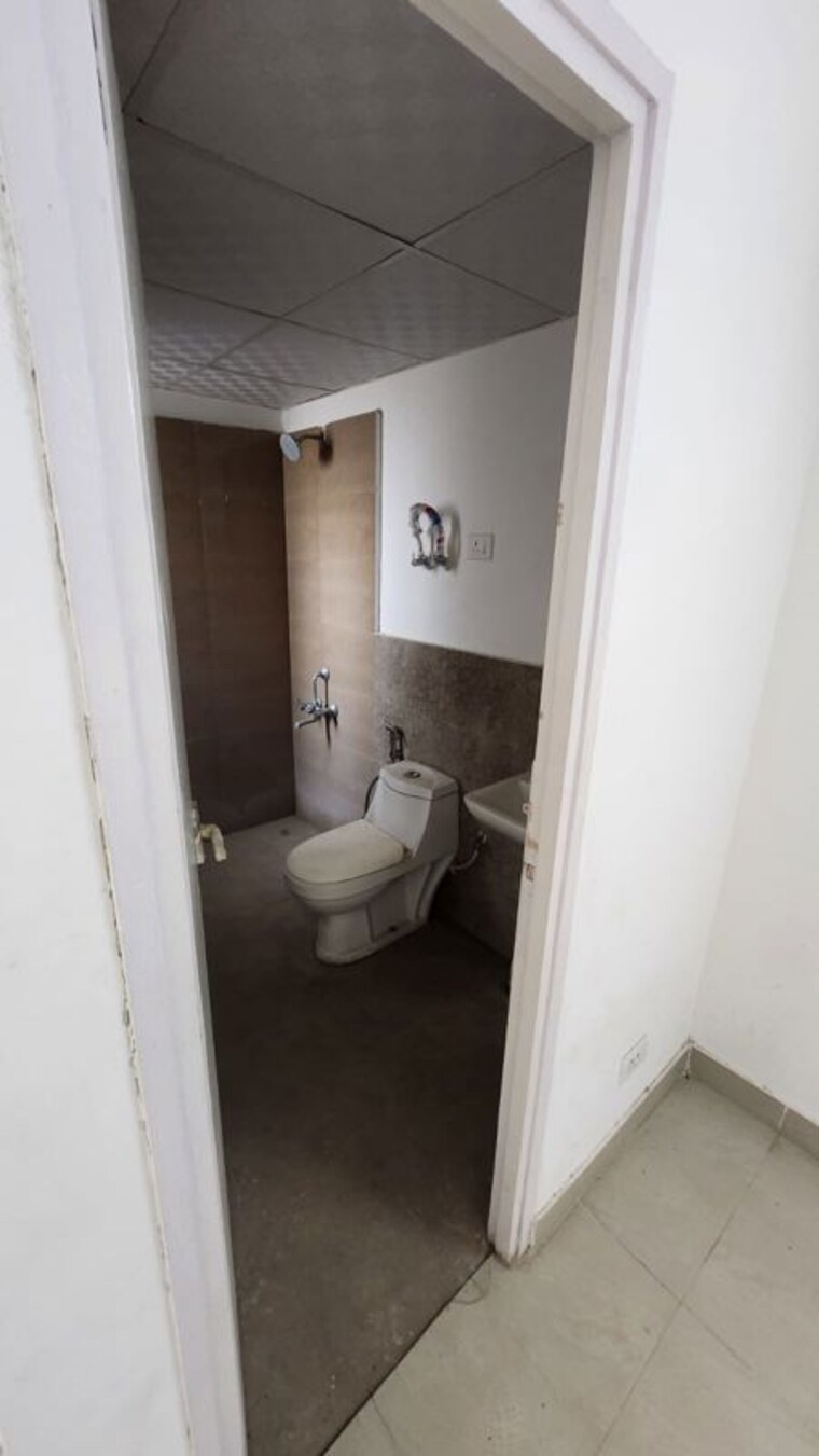 Bathroom, suncity-avenue-76 2 Bedroom 721 Sq.Ft. Apartment In Sector 76 Gurgaon 10387667