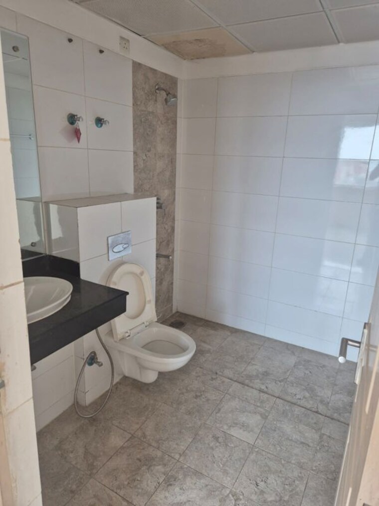 Bathroom, mahindra-aura 3.5 Bedroom 1954 Sq.Ft. Apartment In Sector 110a Gurgaon 10387649