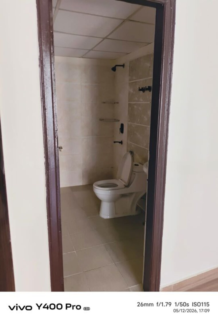 Bathroom, amrapali-silicon-city 2.5 Bedroom 1045 Sq.Ft. Apartment In Sector 76 Noida 10387668