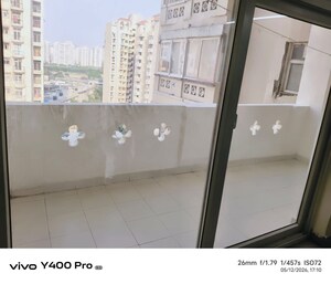 Bathroom in 2.5 BHK Apartment at Amrapali Silicon City, Sector 76 – for Rent