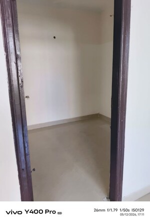 Room in 2.5 BHK Apartment at Amrapali Silicon City, Sector 76 – for Rent