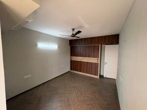 Room in 3 BHK Apartment at Signature Global City 63A, Sector 63a – for Rent