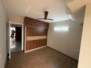 Room in 3 BHK Apartment at Signature Global City 63A, Sector 63a – for Rent