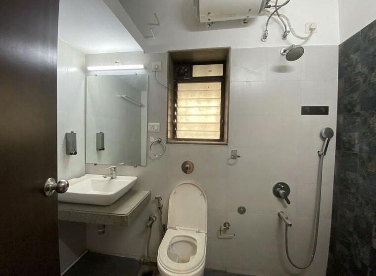 Bathroom, rustomjee-oriana 3 Bedroom 1100 Sq.Ft. Apartment In Bandra East Mumbai 10387728