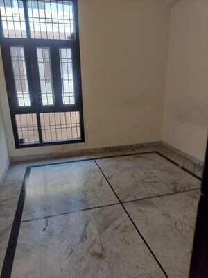 Room in 2 BHK Builder Floor at Sector 52 – for Rent
