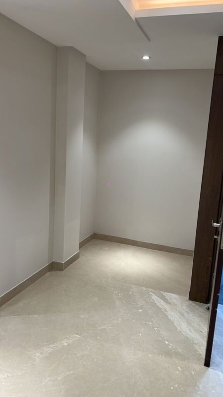 Room, anand vihar 3 Bedroom 1800 Sq.Ft. Builder Floor In Anand Vihar Delhi 10387799
