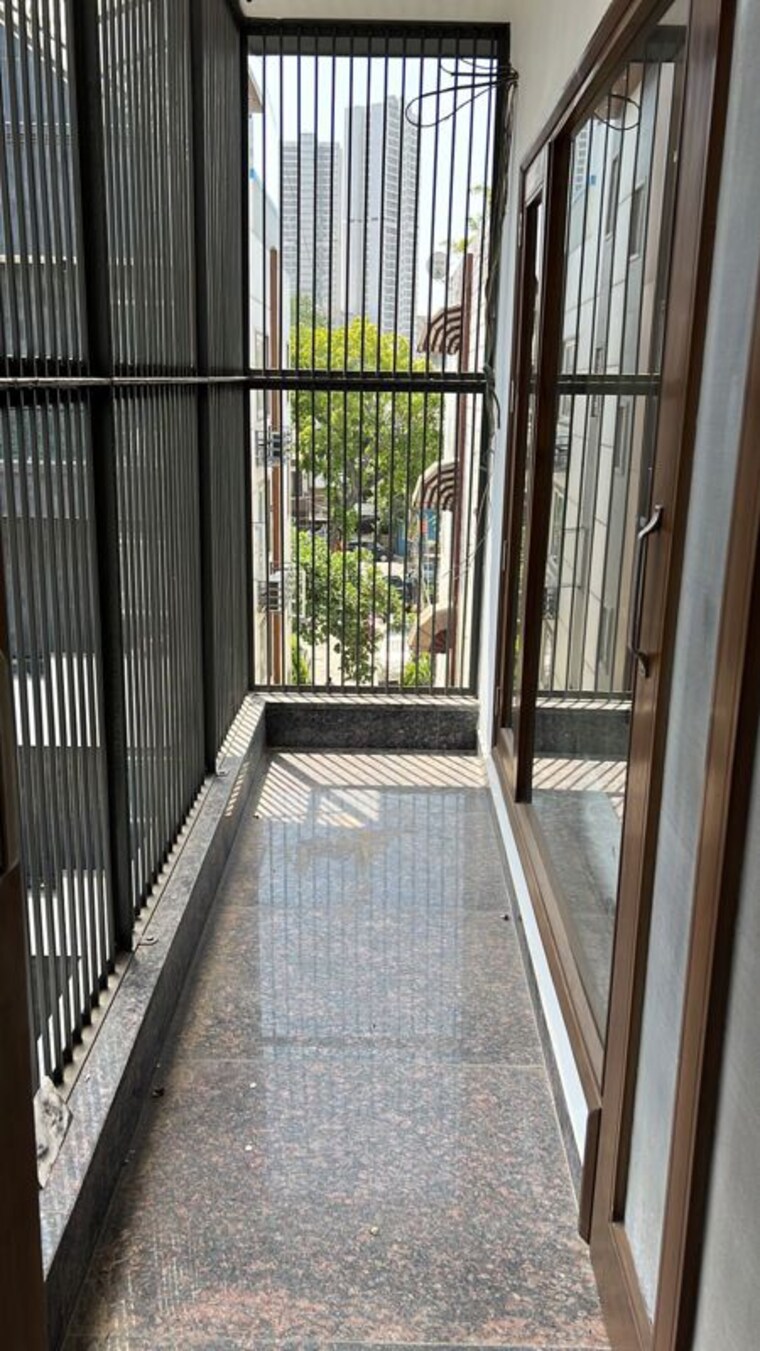 Balcony, anand vihar 3 Bedroom 1800 Sq.Ft. Builder Floor In Anand Vihar Delhi 10387799