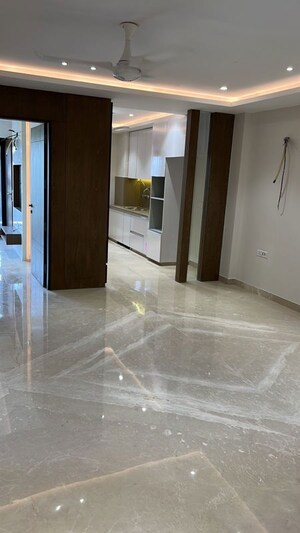 Room in 3 BHK Builder Floor at Anand Vihar – for Rent