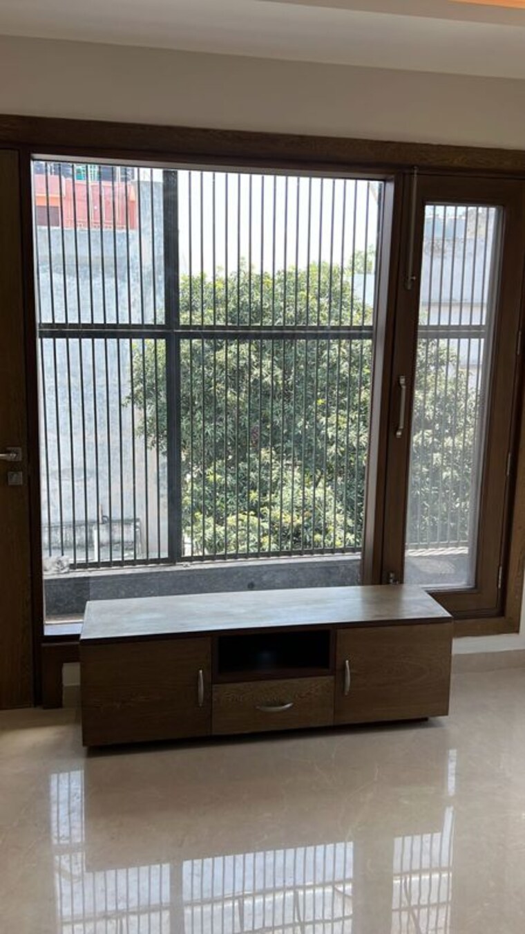 Room, anand vihar 3 Bedroom 1800 Sq.Ft. Builder Floor In Anand Vihar Delhi 10387799