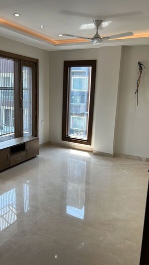 Room in 3 BHK Builder Floor at Anand Vihar – for Rent