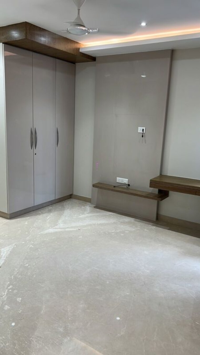 Room, anand vihar 3 Bedroom 1800 Sq.Ft. Builder Floor In Anand Vihar Delhi 10387799