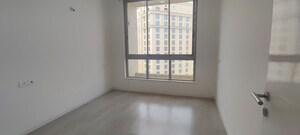 Room in 3 BHK Apartment at Hiranandani Estate Rodas Enclave, Ghodbunder Road – for Rent
