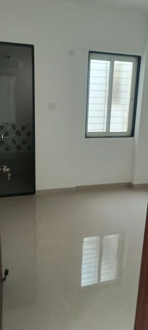 Room in 3 BHK Apartment at Kamgar Putala Vasahat – for Sale
