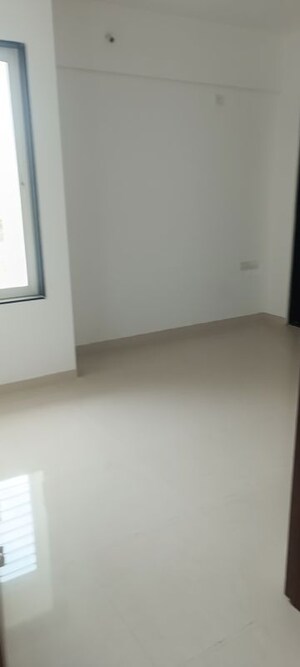 Room in 3 BHK Apartment at Kamgar Putala Vasahat – for Sale