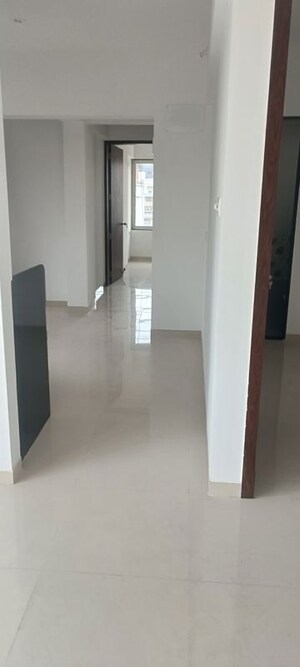 Room in 3 BHK Apartment at Kamgar Putala Vasahat – for Sale