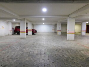Parking in 3 BHK Builder Floor at Defence Colony – for Rent