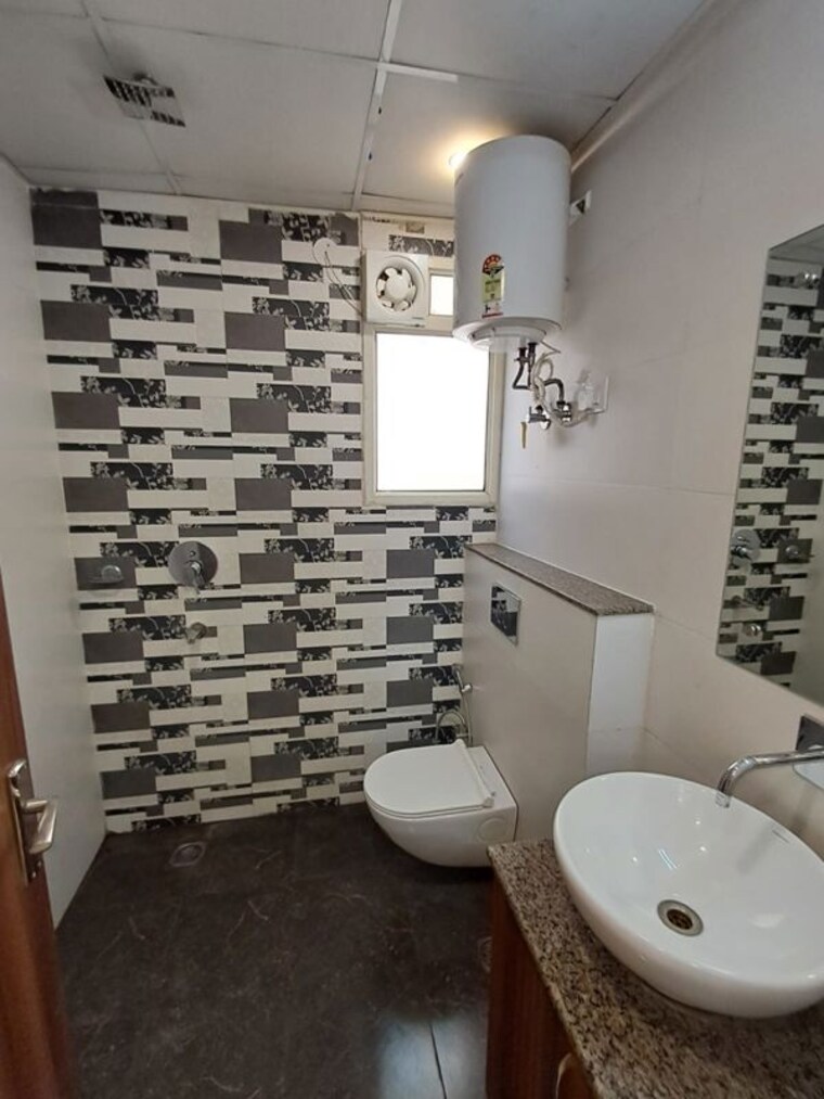 Bathroom, sushant lok iii 3 Bedroom 2200 Sq.Ft. Builder Floor In Sushant Lok Iii Gurgaon 10387896