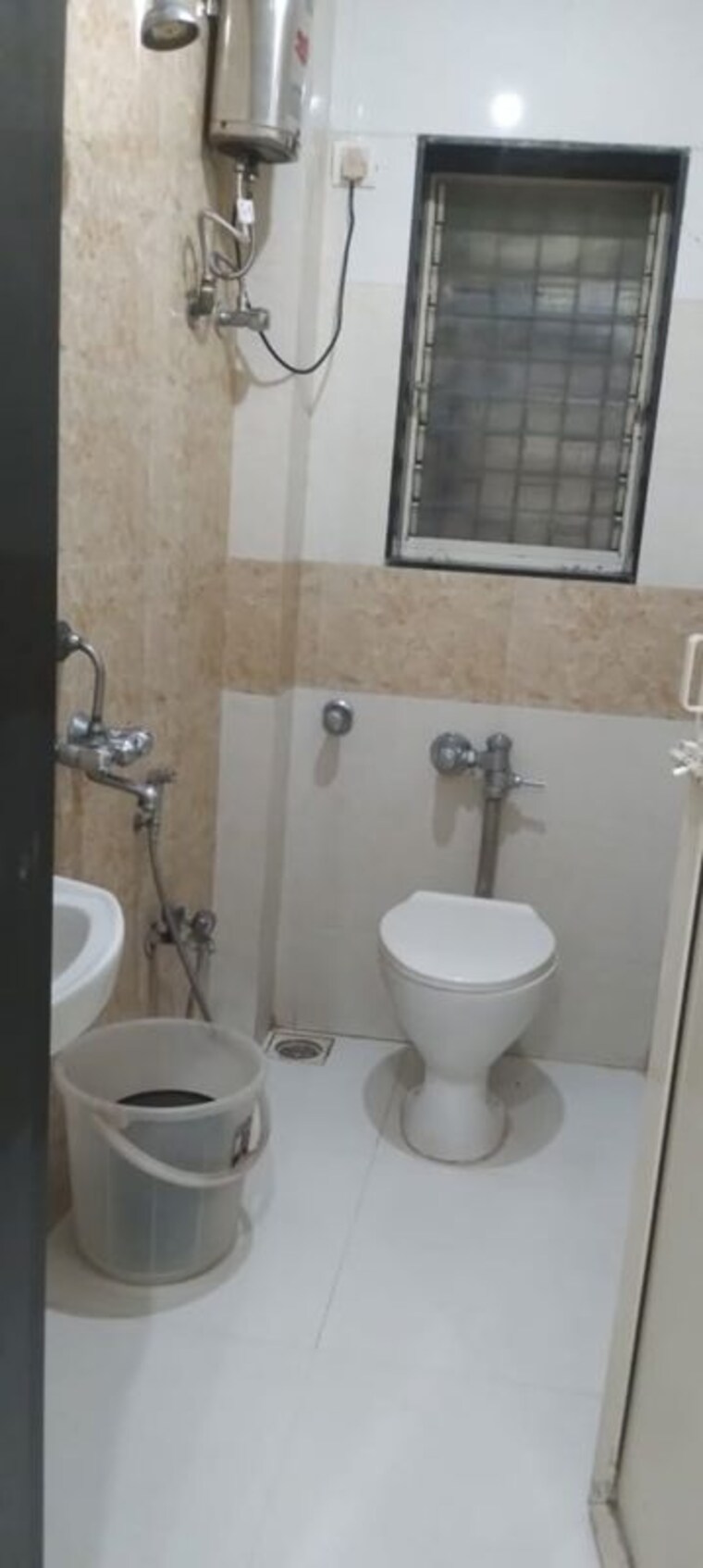 Bathroom, chembur 3 Bedroom 1100 Sq.Ft. Apartment In Chembur Mumbai 10387889