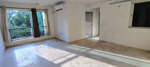 Room in 2.5 BHK Apartment at Hiranandani Canary, Ghodbunder Road – for Sale