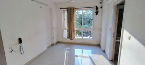 Room in 2.5 BHK Apartment at Hiranandani Canary, Ghodbunder Road – for Sale