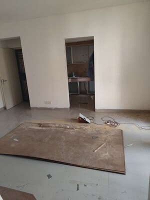 Room in 2 BHK Apartment at Jaypee Greens Kosmos, Sector 134 – for Rent