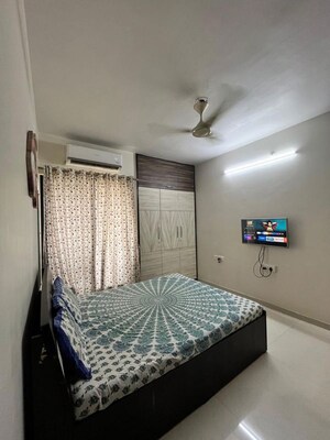 Bedroom in 5 BHK Apartment at Raj Tattva, Kapur Bawdi – for Rent