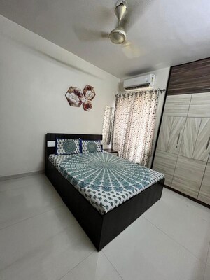 Bedroom in 5 BHK Apartment at Raj Tattva, Kapur Bawdi – for Rent