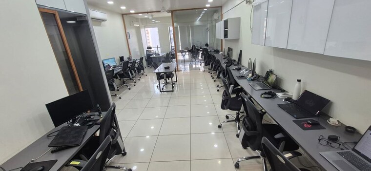 Team Area, aaron-spectra Commercial Office Space 1017 Sq.Ft. In Bodakdev Ahmedabad 10387995