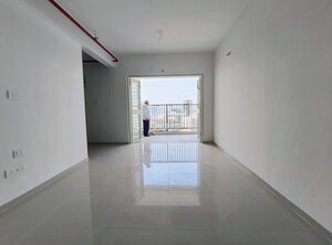Room in 2.5 BHK Apartment at Goel Ganga Altus, Kharadi – for Rent