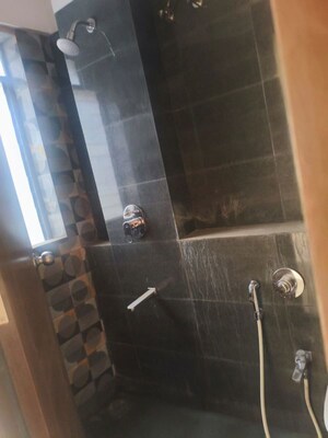 Furnished Amenities in 3 BHK Apartment at Kalpataru Elitus, Mulund West – for Rent
